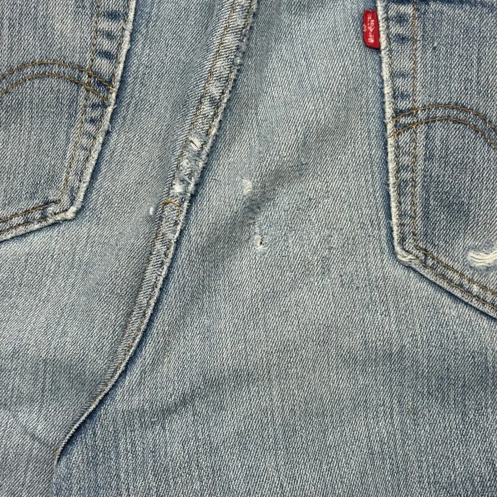 Levis 560 Comfort Fit Jeans Light Wash Mens W36 L30 Distressed Baggy Denim 0752